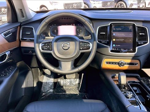 Certified 2023 Volvo XC90 B6 Plus w/ Protection Package image 6