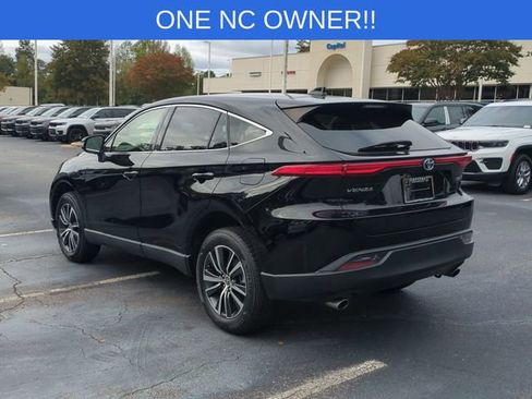 Used 2022 Toyota Venza LE image 3