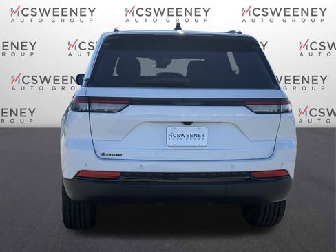 New 2025 Jeep Grand Cherokee Altitude image 4