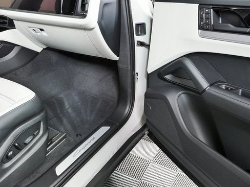 New 2026 Porsche Cayenne Coupe AWD/4WD image 27