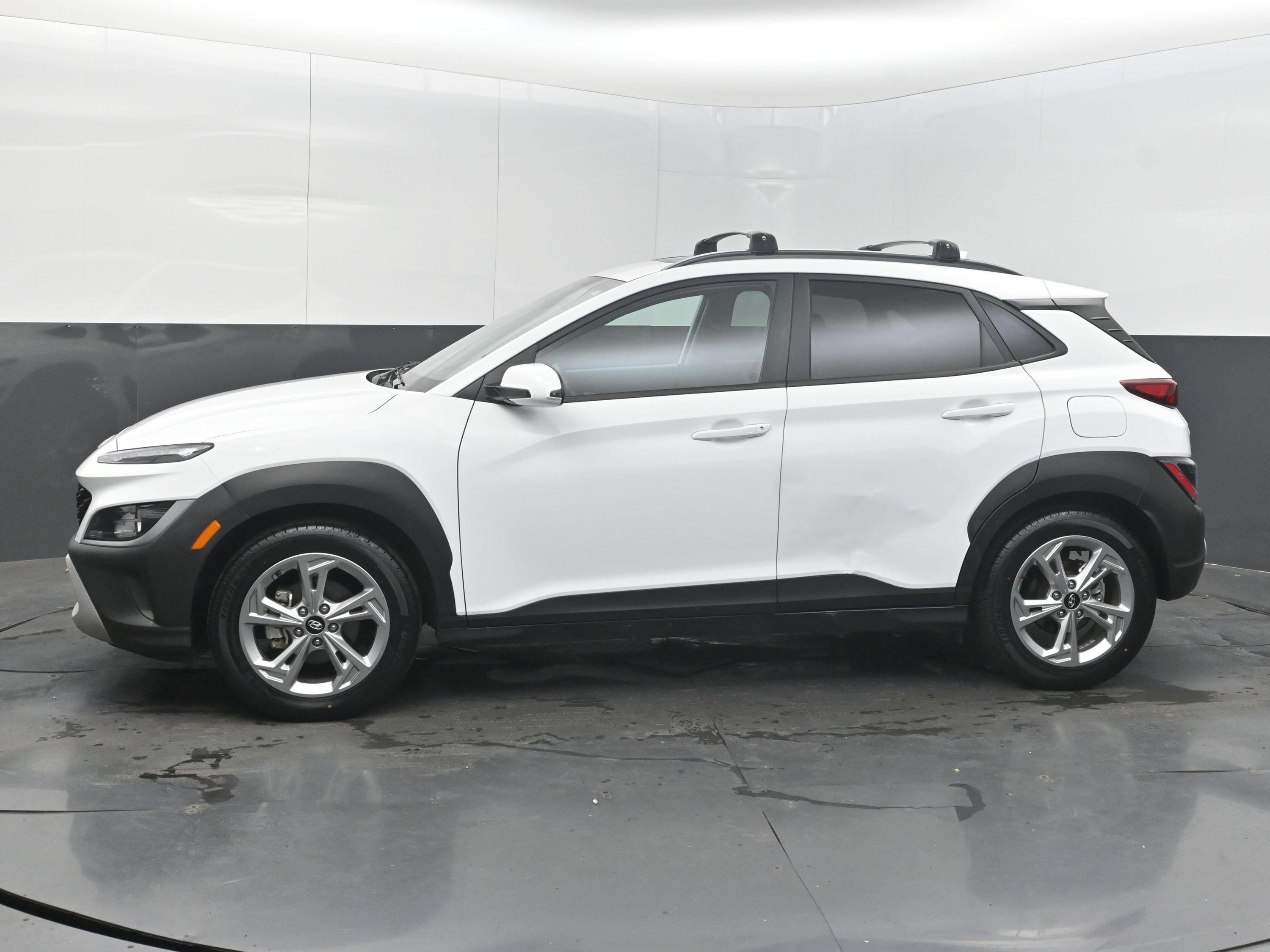 Used 2022 Hyundai Kona SEL w/ Convenience Package FWD image 5