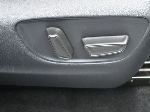 Used 2022 Toyota Highlander XLE AWD/4WD image 37