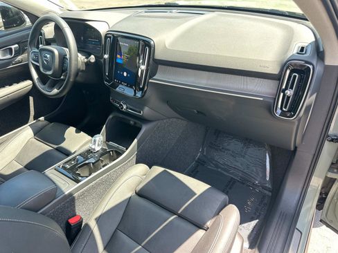 Certified 2025 Volvo XC40 B5 Plus w/ Climate Package image 26