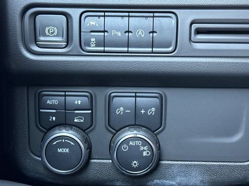 Used 2023 Chevrolet Tahoe LT AWD/4WD image 32