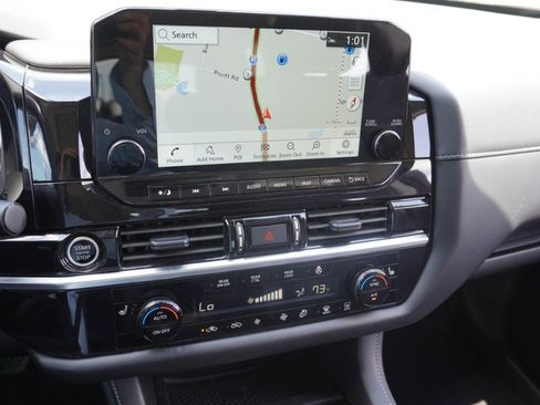 Used 2024 Nissan Pathfinder SL w/ SL Premium Package FWD image 16