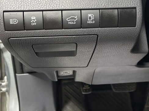 Used 2021 Toyota Camry SE FWD image 13