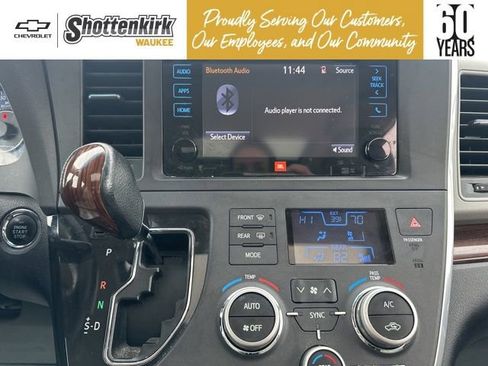 Used 2015 Toyota Sienna Limited image 22