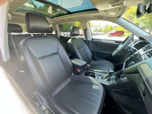 Certified 2022 Volkswagen Tiguan SE w/ Panoramic Sunroof Package image 24