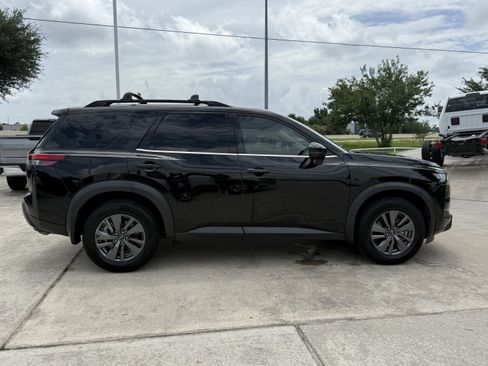 Used 2024 Nissan Pathfinder SV w/ Black Appearance Package FWD image 3