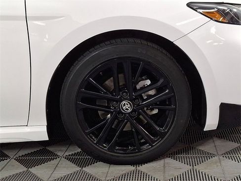 Used 2025 Toyota Camry SE image 11