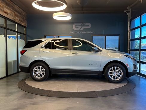 Used 2022 Chevrolet Equinox LT AWD/4WD image 2