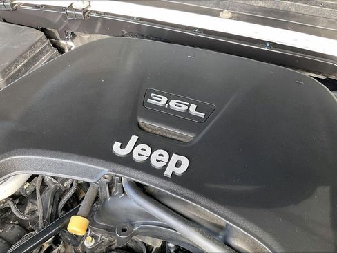 Used 2020 Jeep Gladiator Sport w/ Quick Order Package 24S image 32