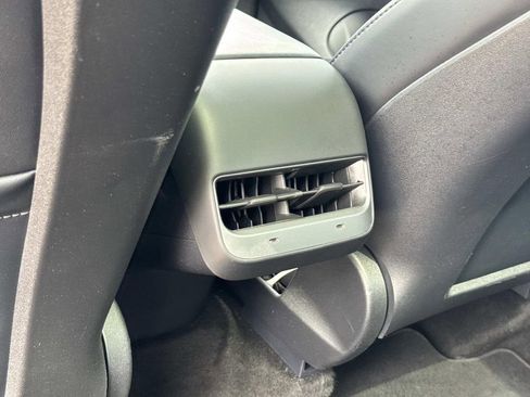 Used 2021 Tesla Model Y Long Range AWD/4WD image 24