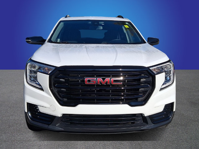 Used 2023 GMC Terrain SLE w/ Driver Convenience Package FWD image 2