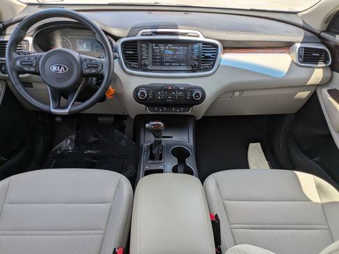 Used 2018 Kia Sorento FWD image 14