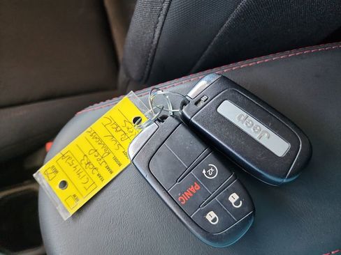 Used 2023 Jeep Renegade Trailhawk AWD/4WD image 43