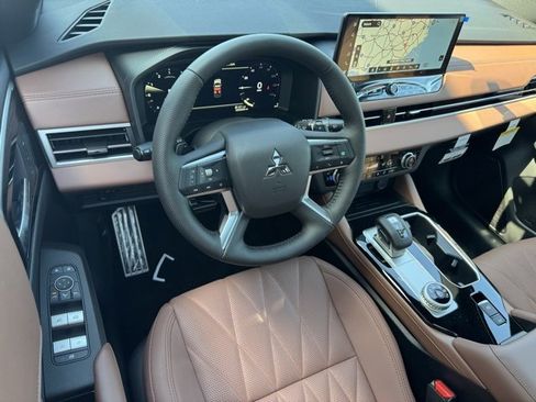 New 2025 Mitsubishi Outlander SEL image 16