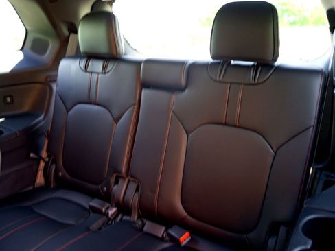 Used 2025 Honda Pilot Black Edition image 27