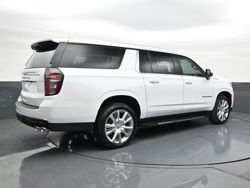 Used 2024 Chevrolet Suburban High Country w/ Advanced Technology Package RWD image 5
