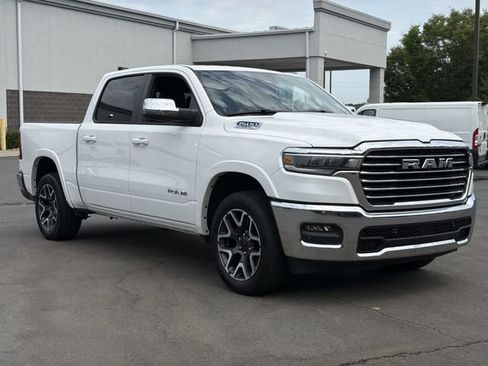 Used 2025 RAM 1500 Laramie AWD/4WD image 15