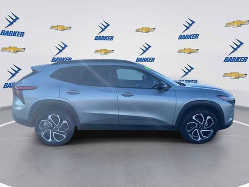 Used 2024 Chevrolet Trax RS w/ Sunroof Package image 9