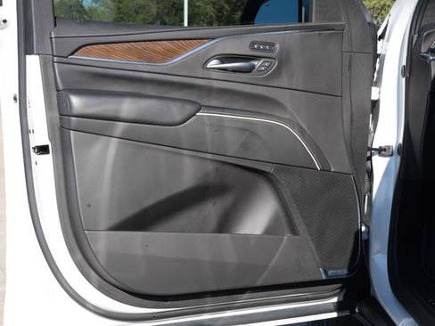 Used 2024 Cadillac Escalade Sport Platinum w/ LPO, ONYX Package image 19