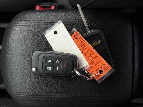 Used 2015 Chevrolet Cruze LT w/ Technology Package image 24