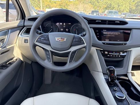 New 2026 Cadillac XT5 Premium Luxury image 17