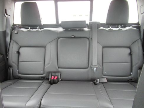 Used 2022 Chevrolet Silverado 1500 LT Trail Boss w/ Convenience Package II AWD/4WD image 11