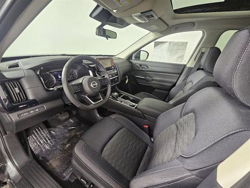 New 2025 Nissan Pathfinder SV w/ SV Premium Package image 31