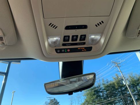 Used 2022 Buick Enclave Avenir w/ Avenir Technology Package image 23