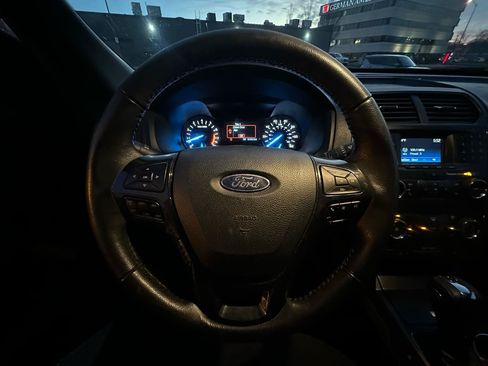 Used 2018 Ford Explorer XLT FWD image 14