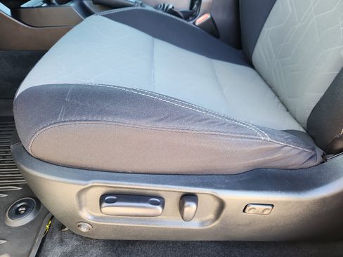 Used 2022 Toyota Tacoma TRD Off-Road w/ Technology Package image 8