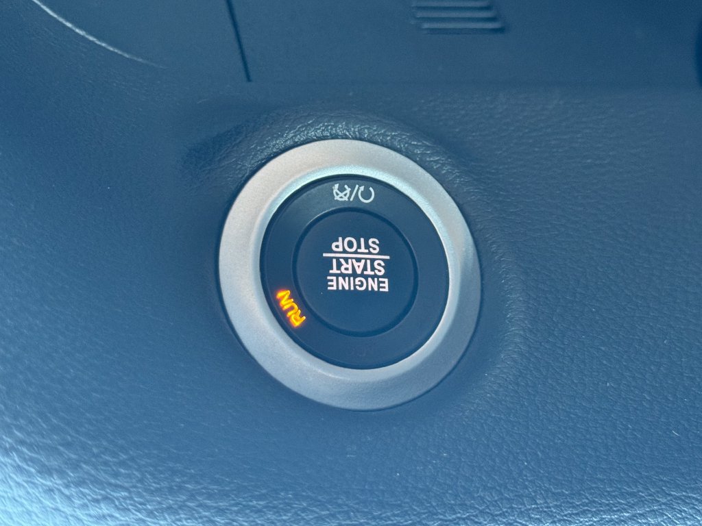 Used 2024 Chrysler Pacifica Pinnacle FWD image 31