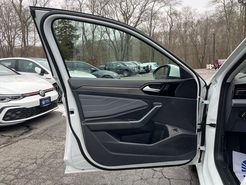 Certified 2025 Volkswagen Jetta SEL image 30