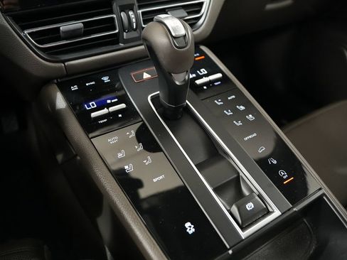 Used 2023 Porsche Macan AWD/4WD image 31