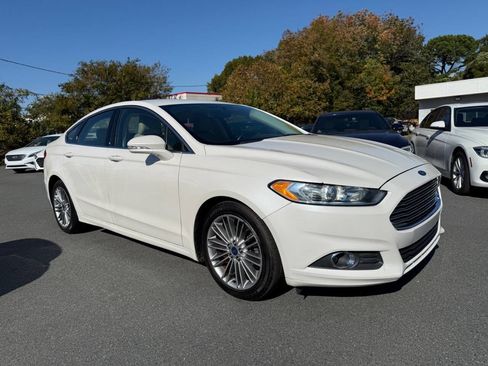Used 2015 Ford Fusion SE w/ Equipment Group 202A image 3