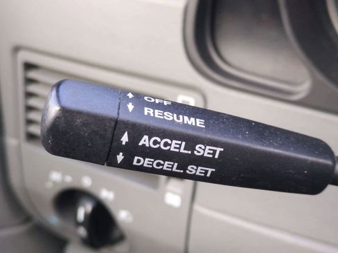 Used 2004 Chrysler Crossfire Coupe image 24