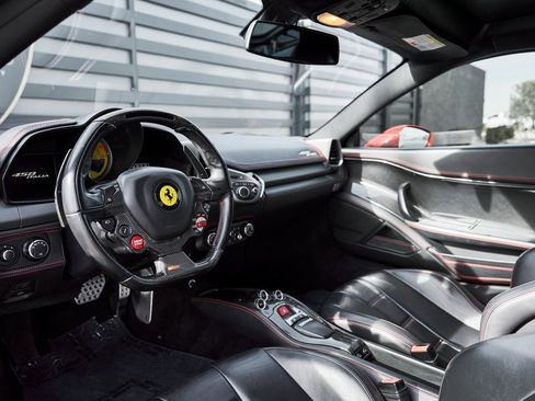Used 2012 Ferrari 458 Italia Coupe image 2