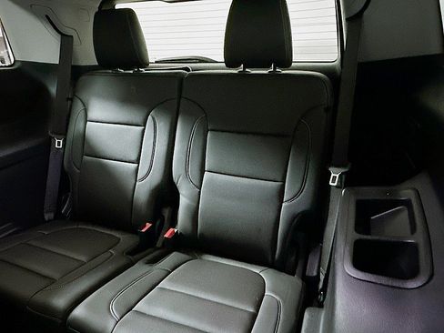 Used 2023 GMC Acadia SLT w/ Elevation Edition image 27