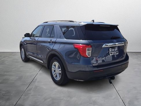 Used 2021 Ford Explorer XLT image 4