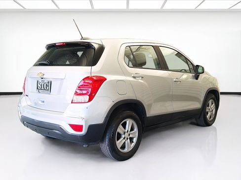 Used 2020 Chevrolet Trax LS w/ LPO, Cargo Package FWD image 4