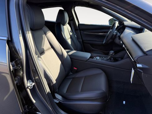 New 2026 MAZDA MAZDA3 Hatchback w/Premium Plus Pkg image 19