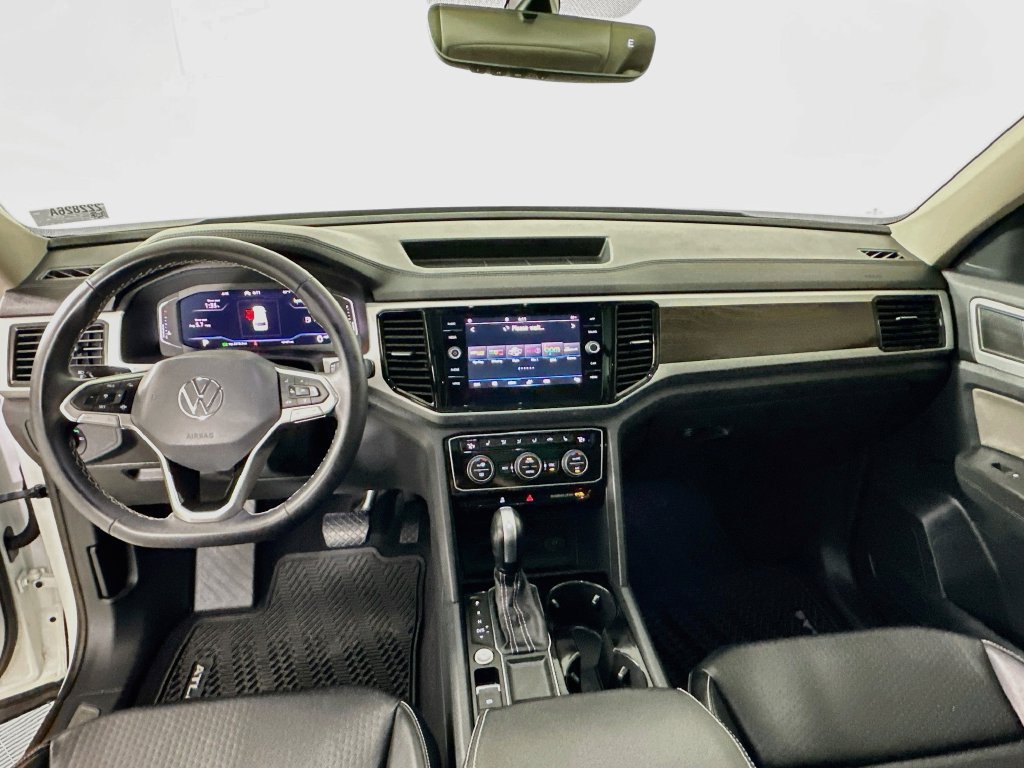 Used 2022 Volkswagen Atlas SE w/ Panoramic Sunroof Package FWD image 4