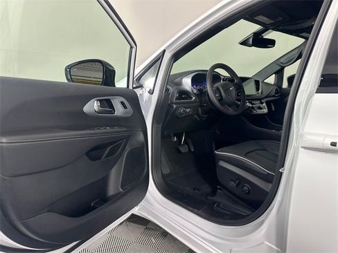 New 2026 Chrysler Pacifica Limited w/ S Appearance Package image 19