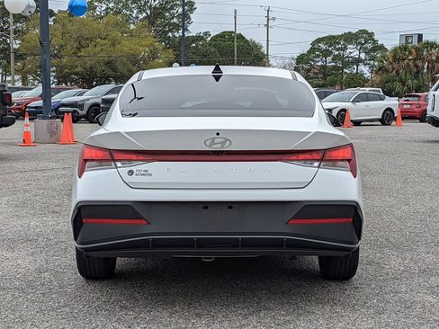 Used 2024 Hyundai Elantra SEL image 6