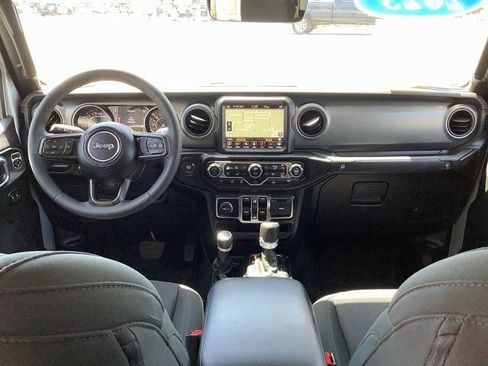 Used 2023 Jeep Gladiator Willys image 6