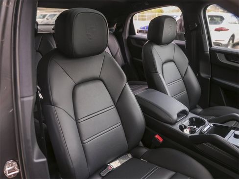 New 2025 Porsche Cayenne S image 36