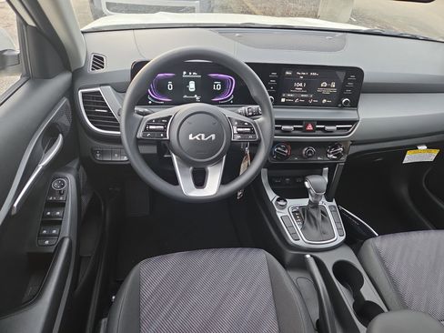 New 2026 Kia Seltos LX image 7