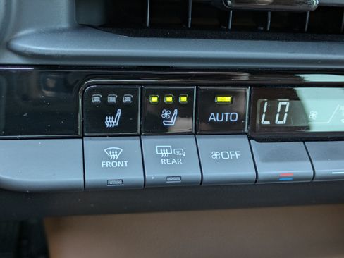 Used 2025 Toyota Crown Signia w/ Advanced Technology Package AWD/4WD image 30